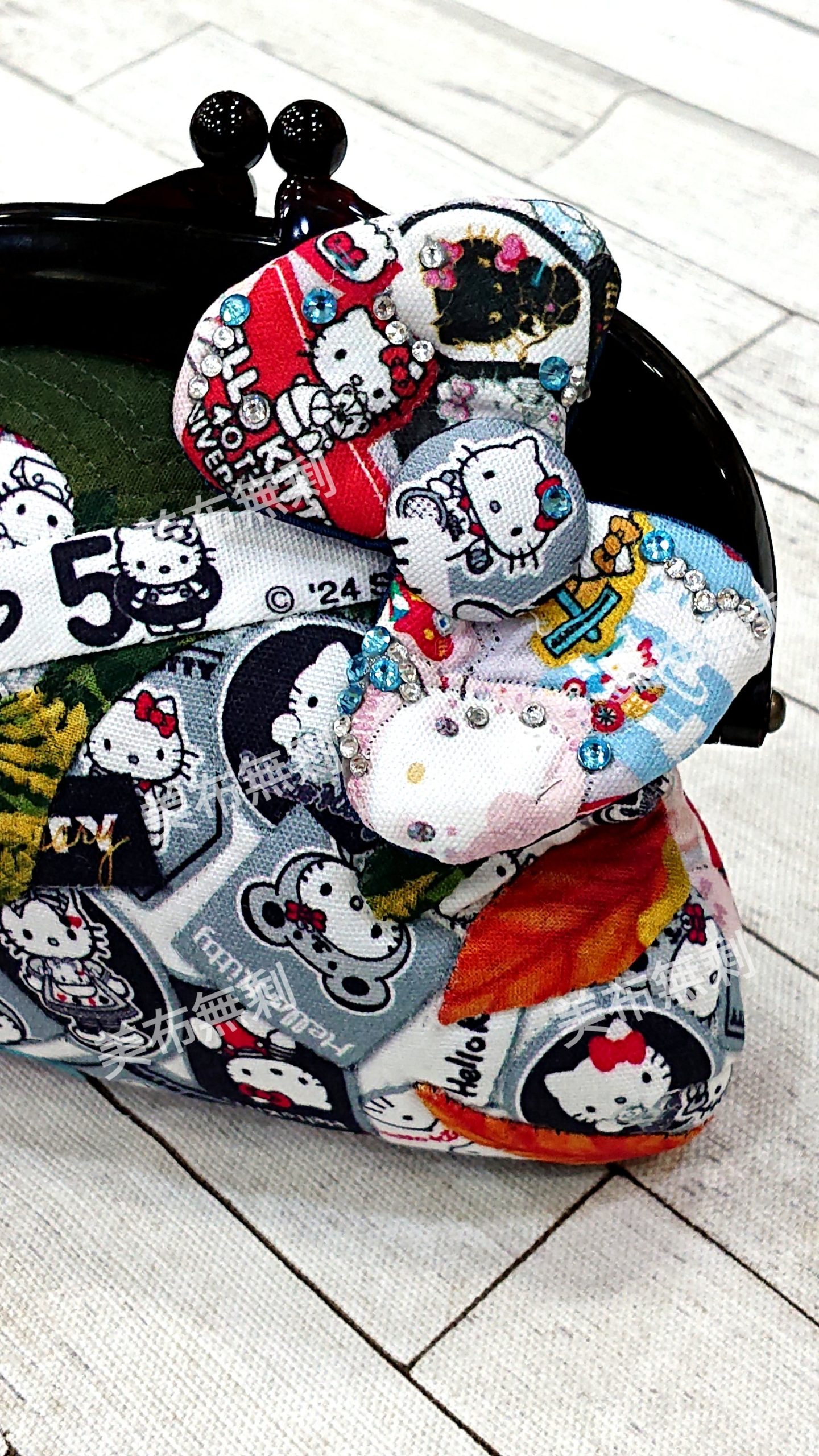【現貨】日本KITTY50周年x台灣限定聯名款【2色】厚棉$568-/原廠防水布$739- (【厚棉】多彩版售完):圖片 8